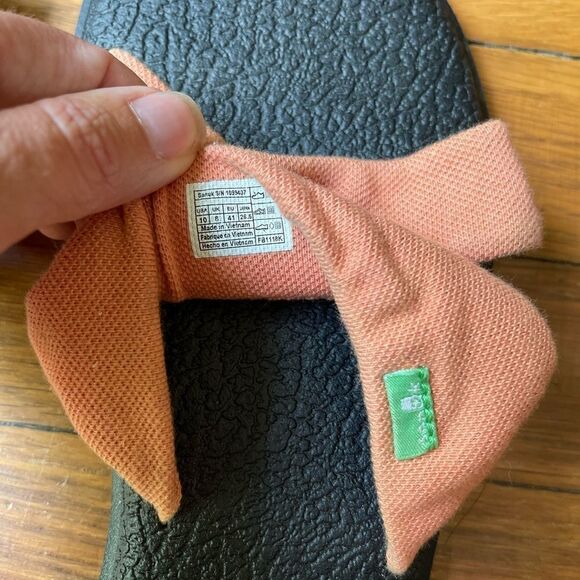 Women’s 10 Sanuk coral slide sandals - Picture 3 of 5